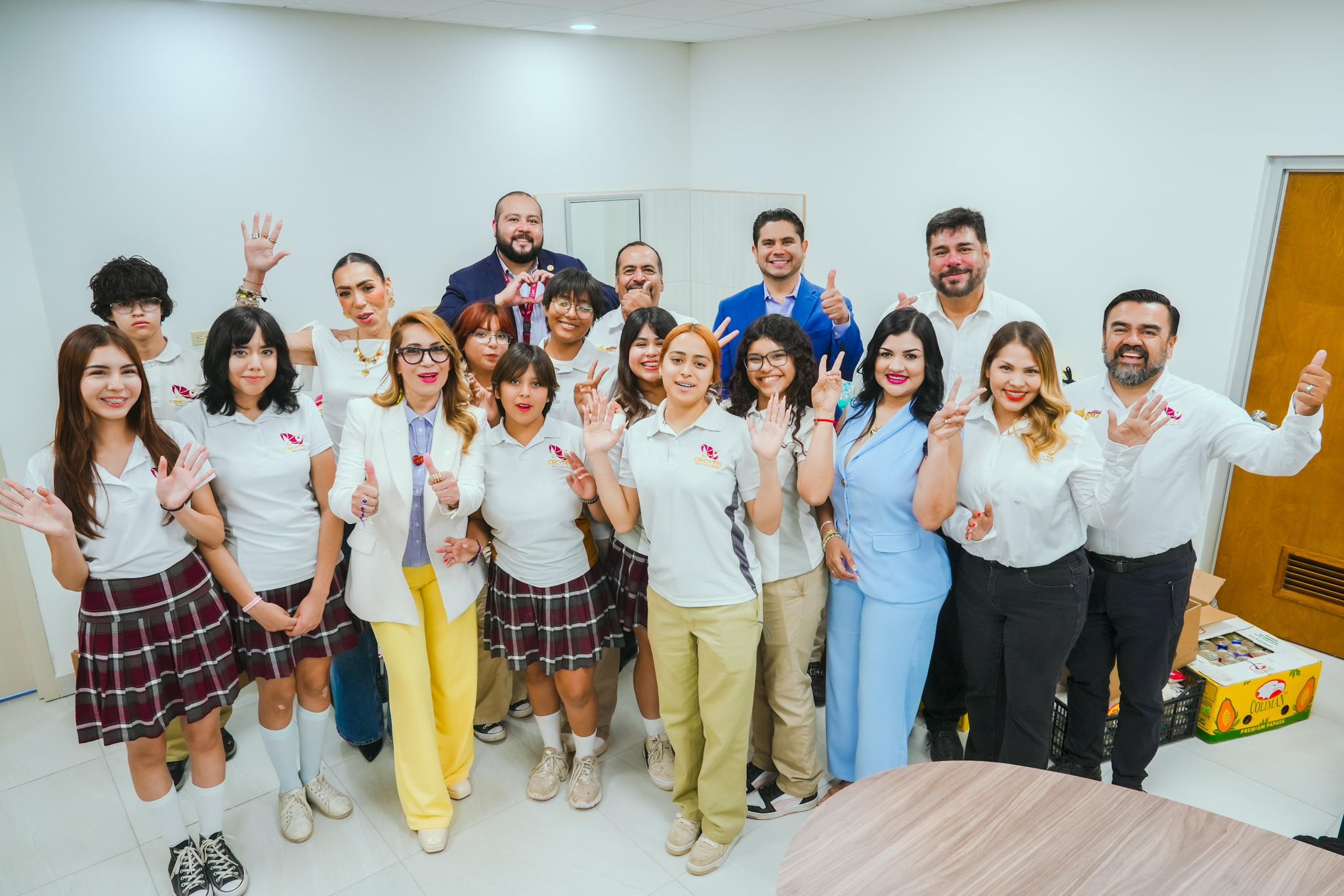 ENTREGA DE DONATIVOS A CEJUM